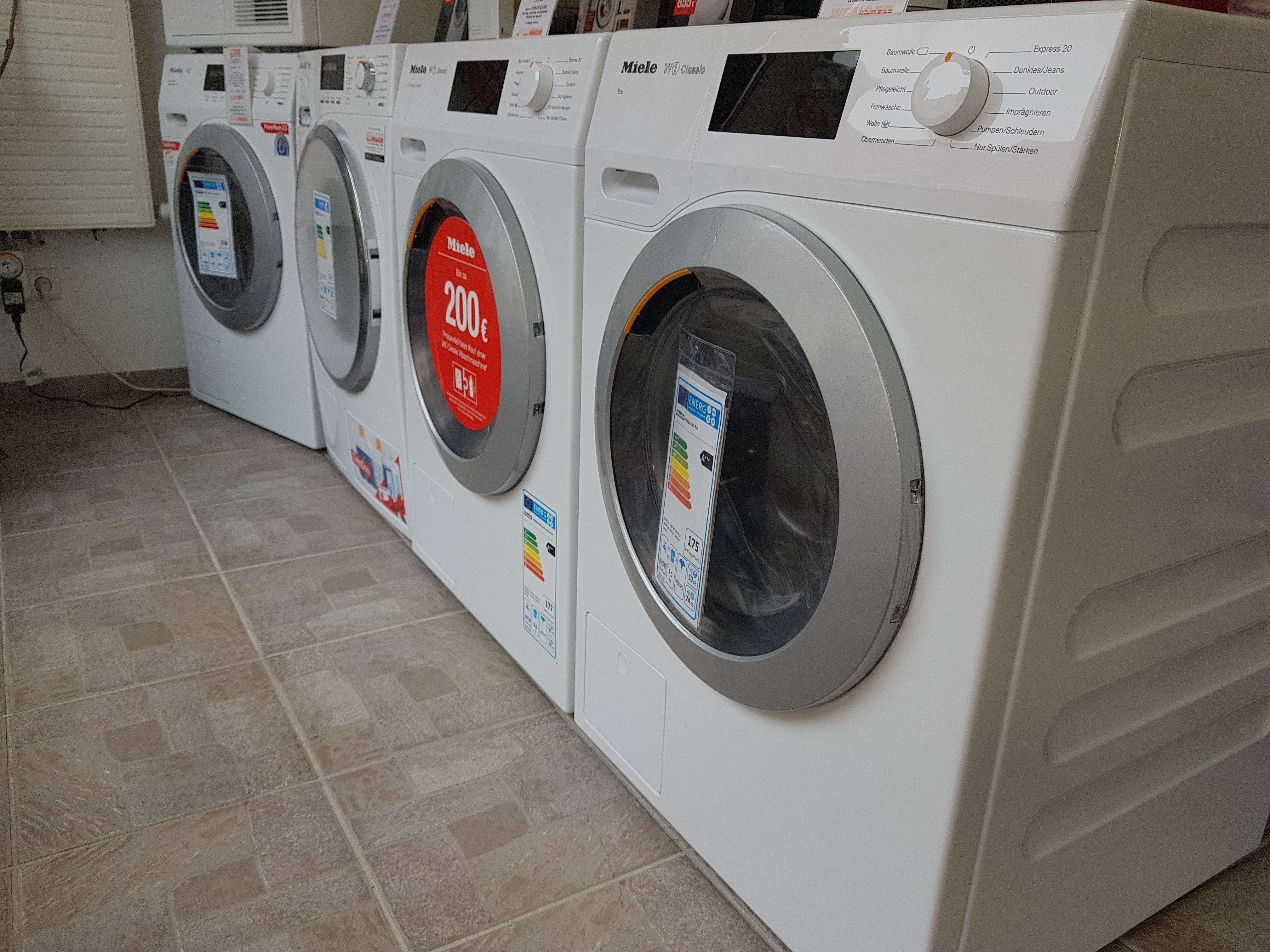 Weisse Waschmaschine